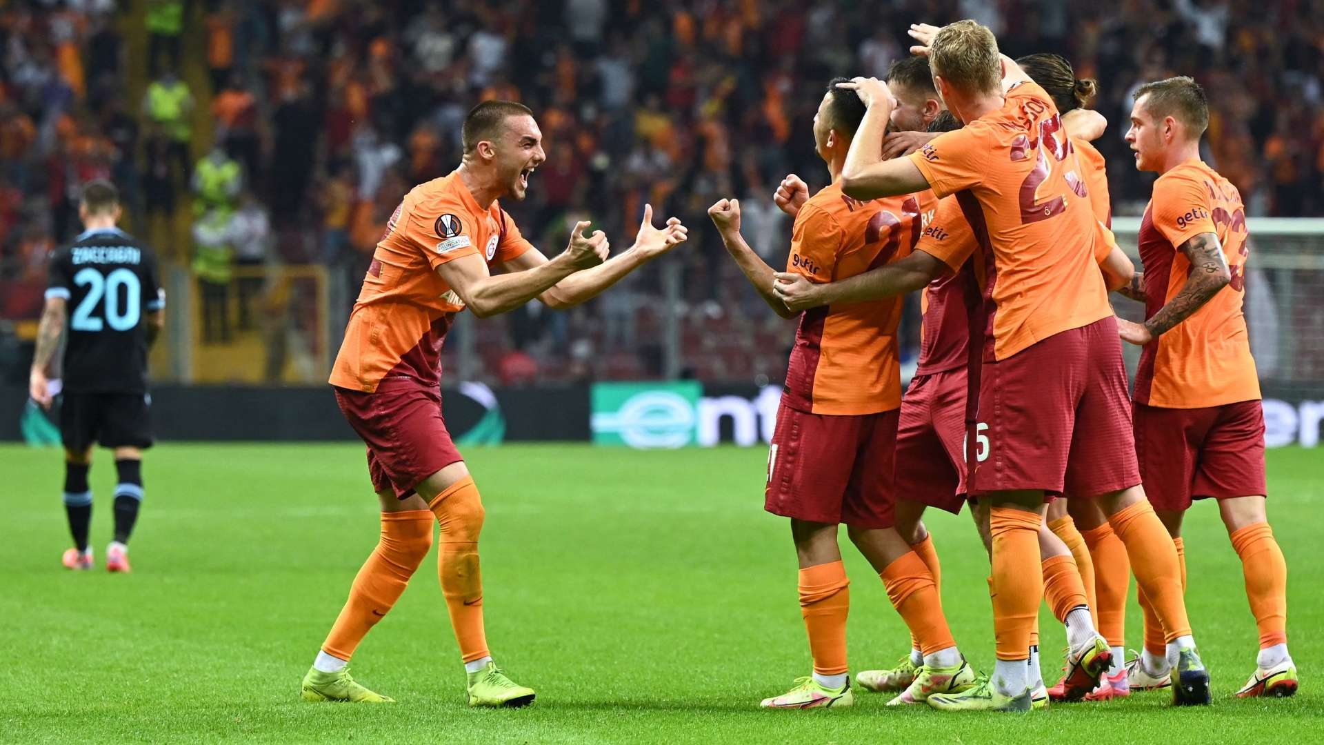 Galatasaray Lazio celebrating Europa League