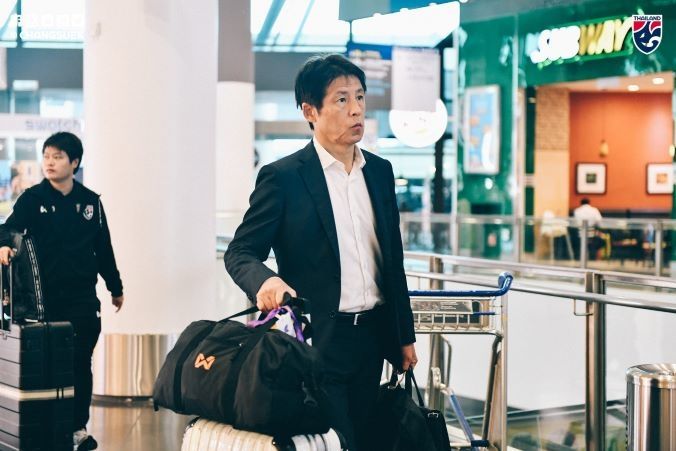 ทีมชาติไทย เดินทางไปเวียดนาม