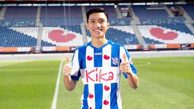 Doan Van Hau Heerenveen SC Eredivisie 2019-2020. Văn Hậu. Đoàn Văn Hậu. Mức lương của Văn Hậu tại Heerenveen. Thu nhập của Văn Hậu tại Heerenveen. Văn Hậu hưởng lương
