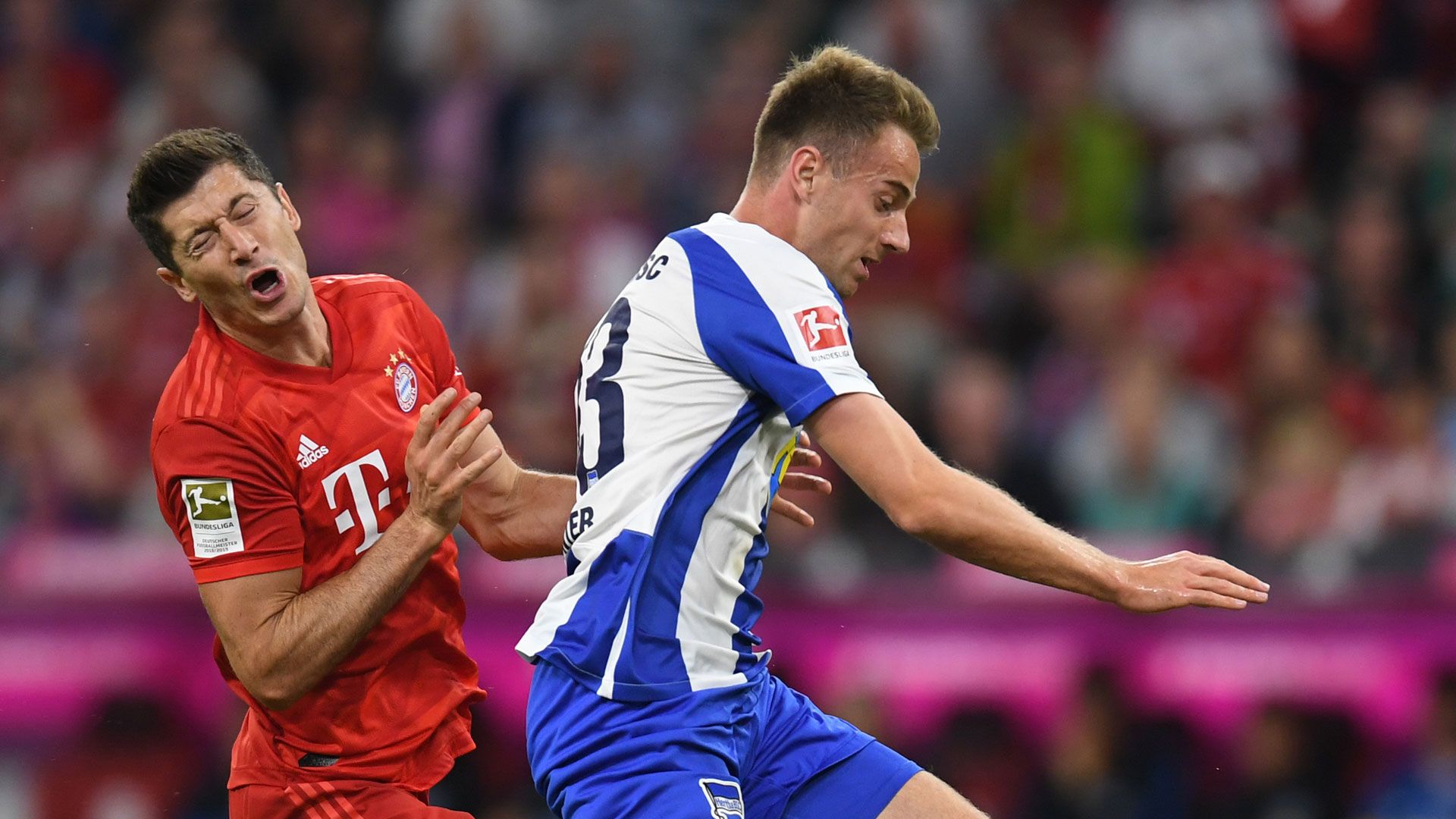 Robert Lewandowski Lukas Klünter  FC Bayern München Hertha BSC Bundesliga 16082019