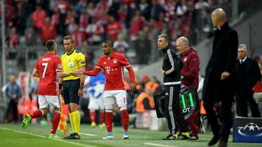 Douglas Costa e Ribery Bayern de Munique 12042017