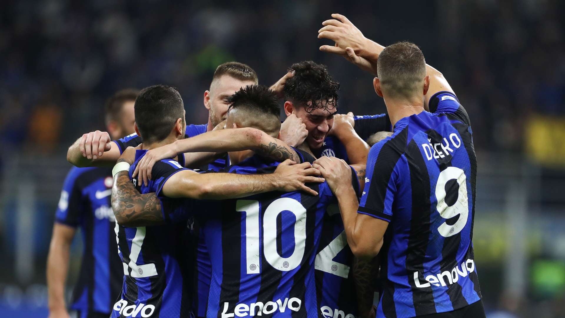Inter celebrating