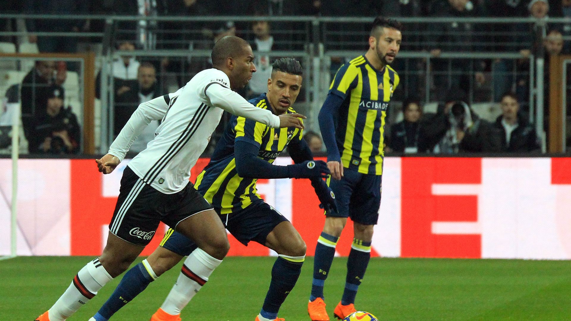 Ryan Babel Besiktas Fenerbahce 02252018