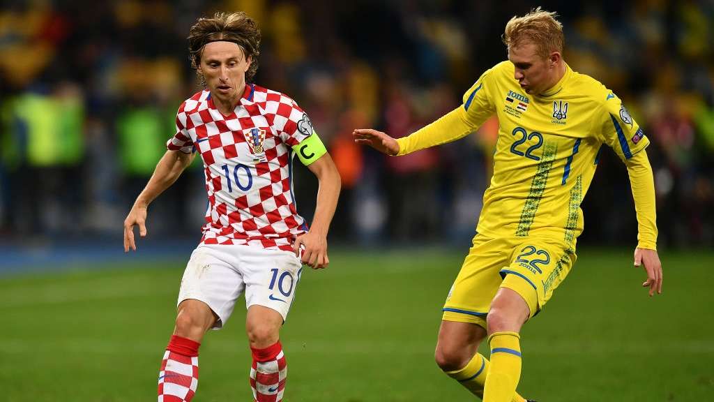 Luka Modric vs Viktor Kovalenko