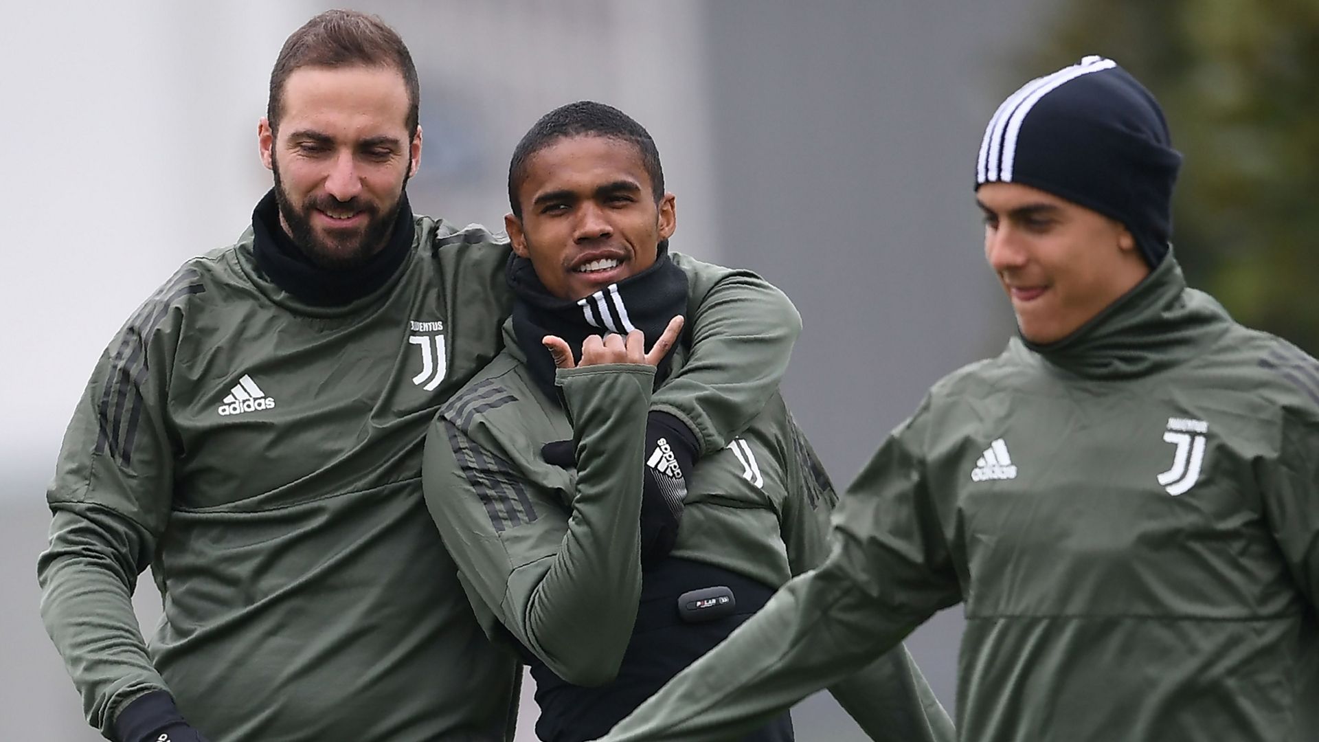 Douglas Costa Higuain Dybala Juventus