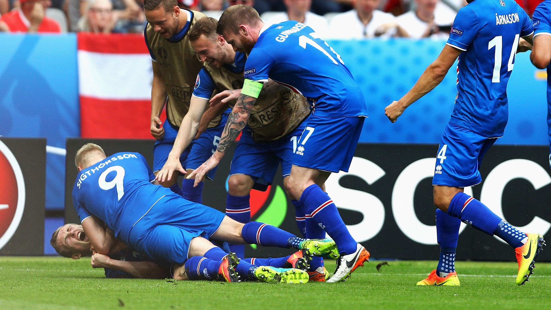 Iceland Island celebrating goal against Austria 22062016