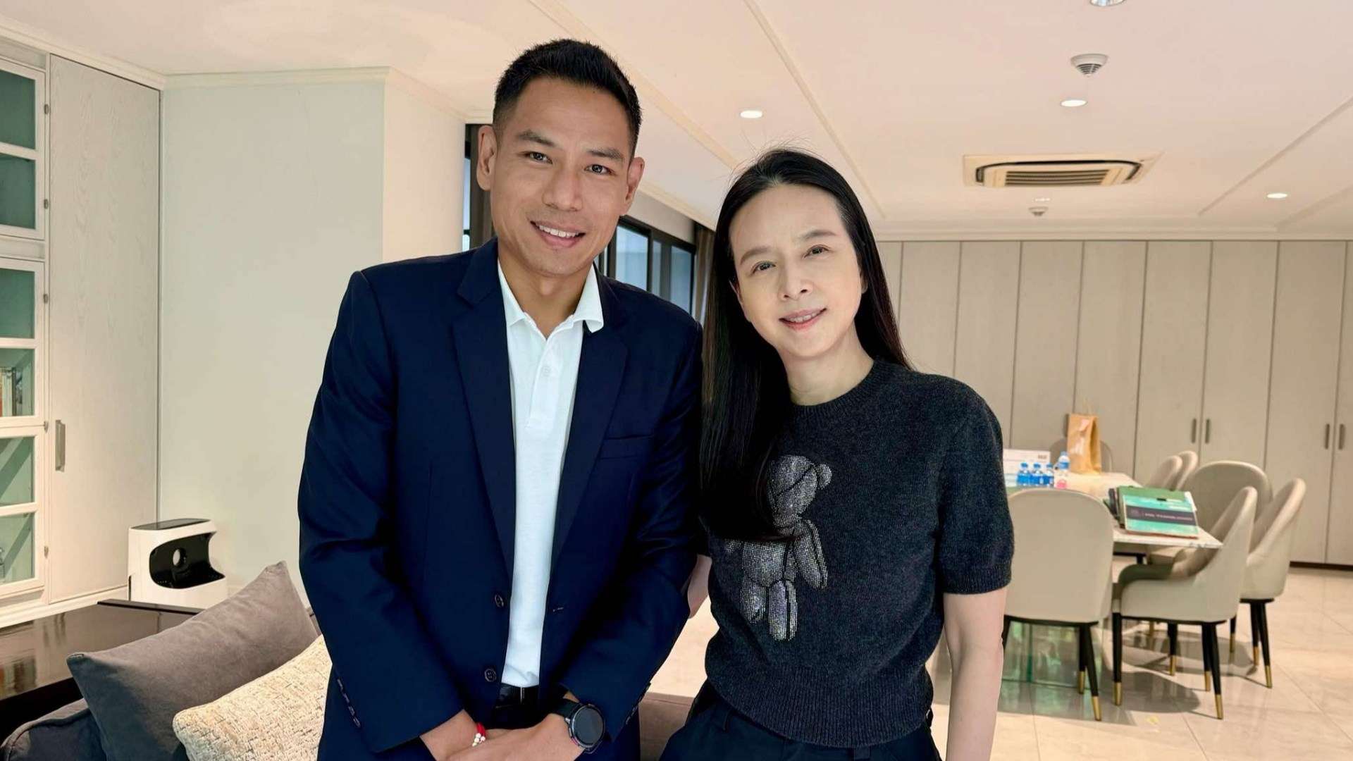 ศิวกร ภูอุดม - “มาดามแป้ง” นวลพรรณ ล่ำซำ