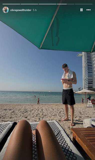 Oliva Holder & Cole Palmer relax in Dubai
