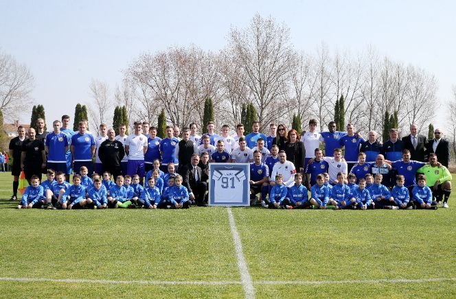 Lázár Bence Sportcentrum avatás