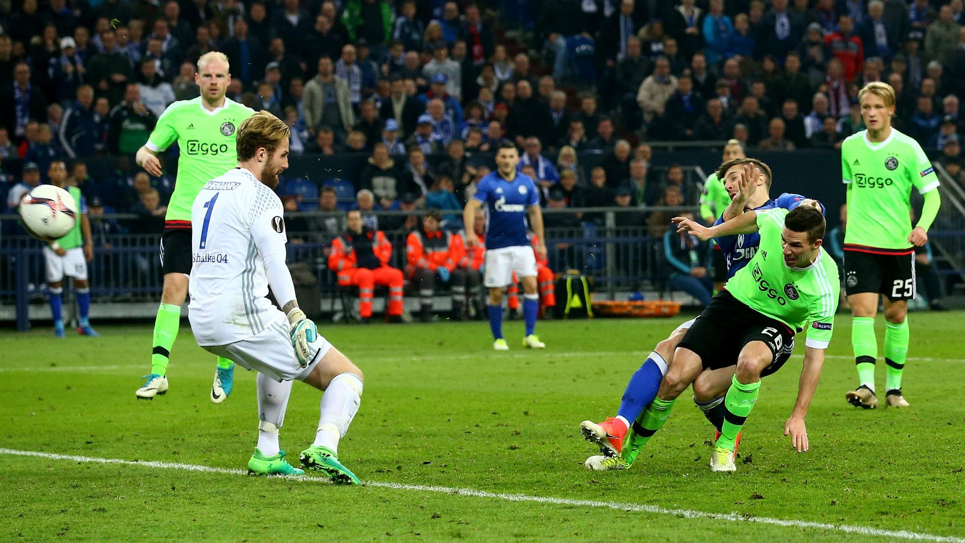 Nick Viergever Schalke 04 Ajax Europa League 20042017