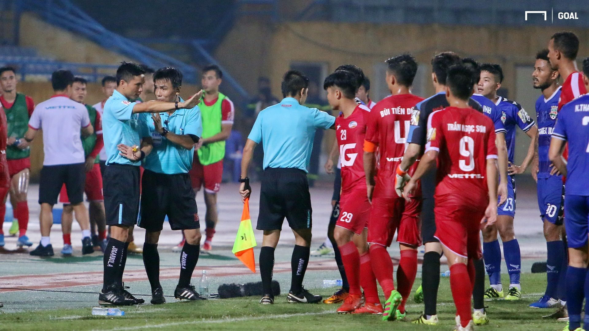 Referee Truong Hong Vu Viettel FC vs Binh Duong Round 24 V.League 2019