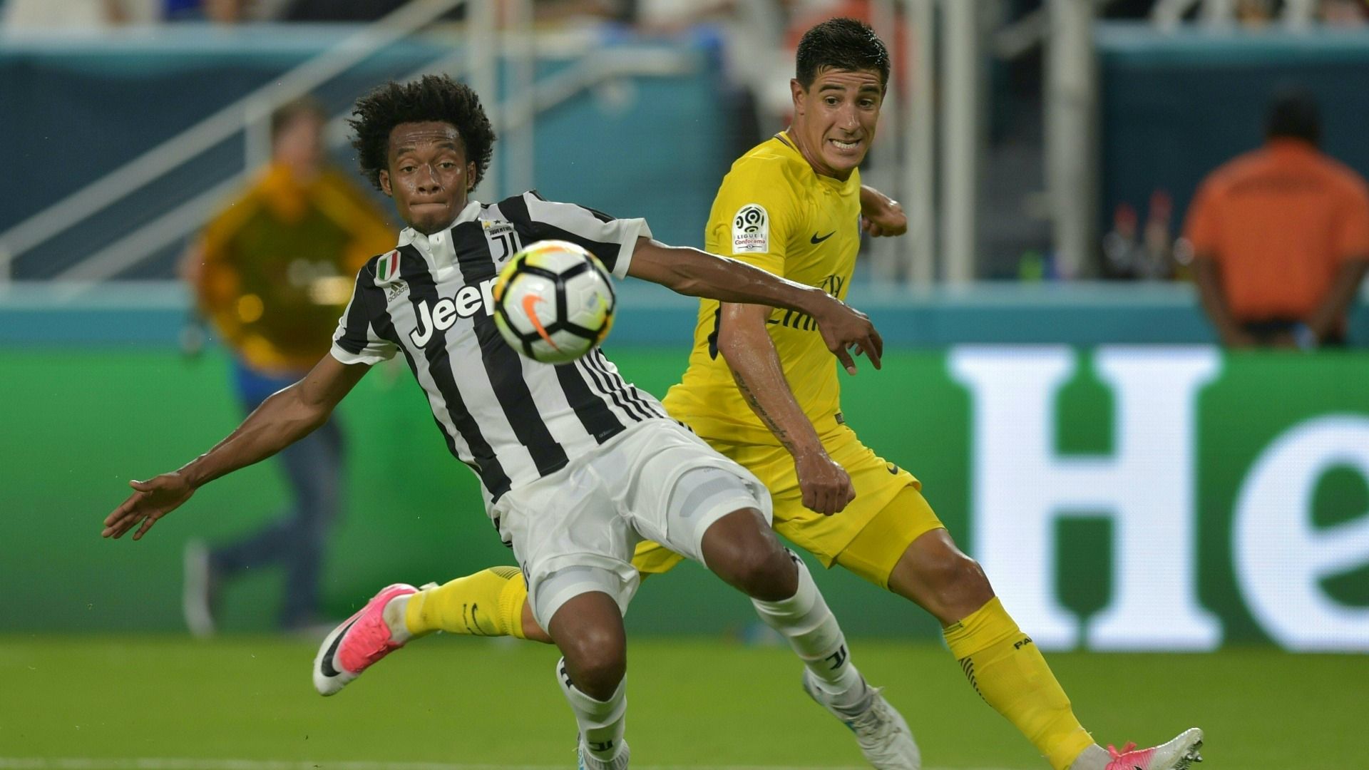 Juan Cuadrado Yuri Berchiche Juventus PSG ICC 2017