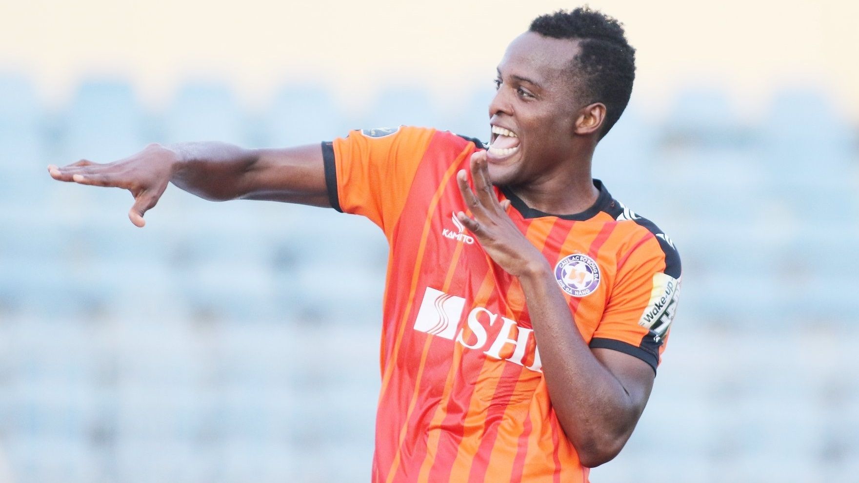 Aime Djicka Gassissou Quang Nam vs SHB Da Nang Round 23 V.League 2019