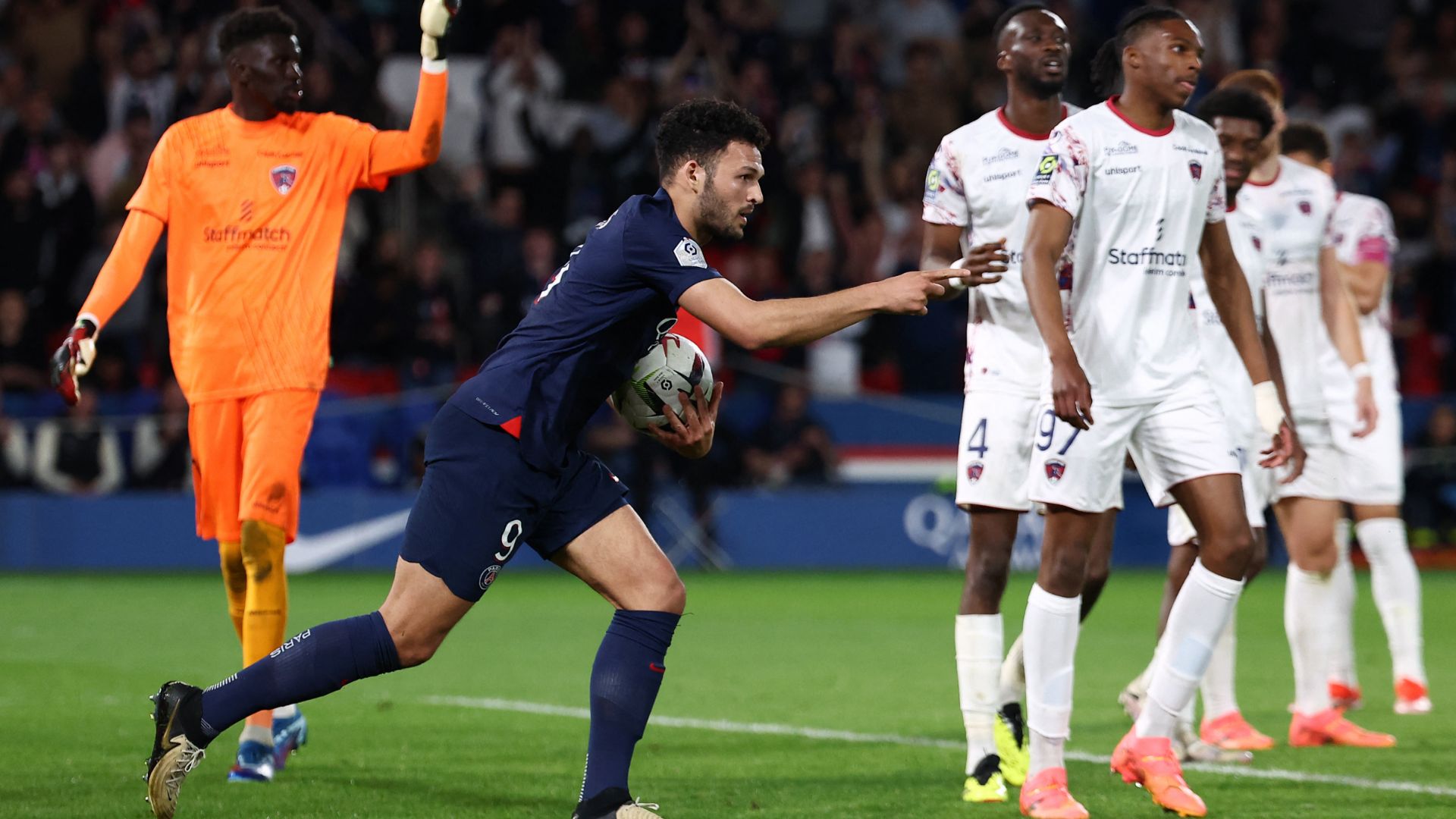 Goncalo Ramos PSG 2023-24