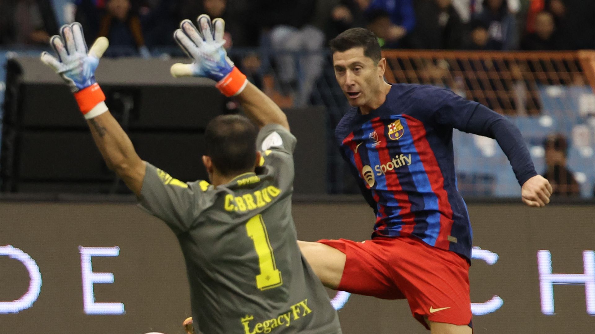 Robert Lewandowski shoot Barcelona Betis Super Cup 2022-23