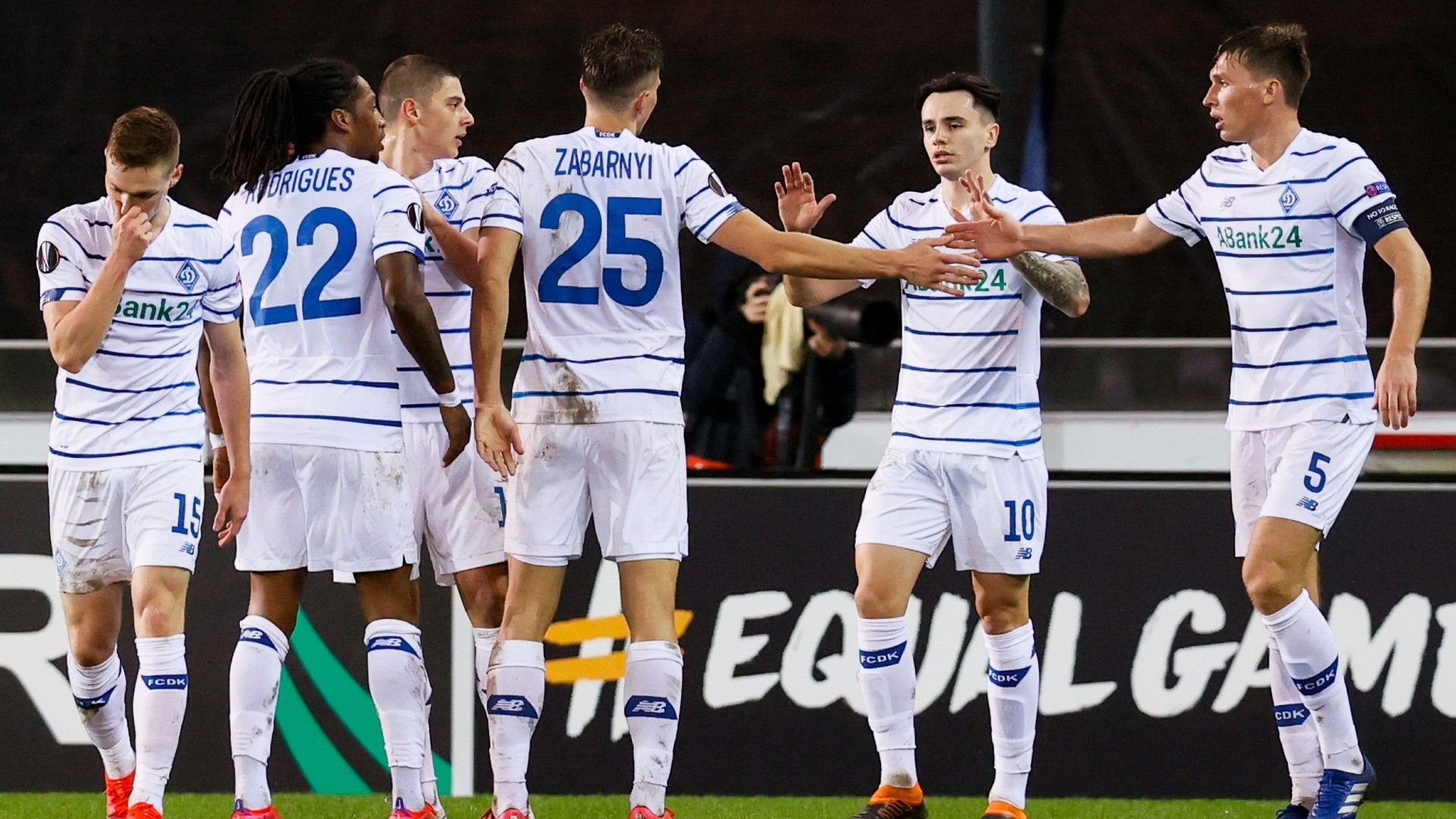 Dynamo Kyiv celebrate 2020-21