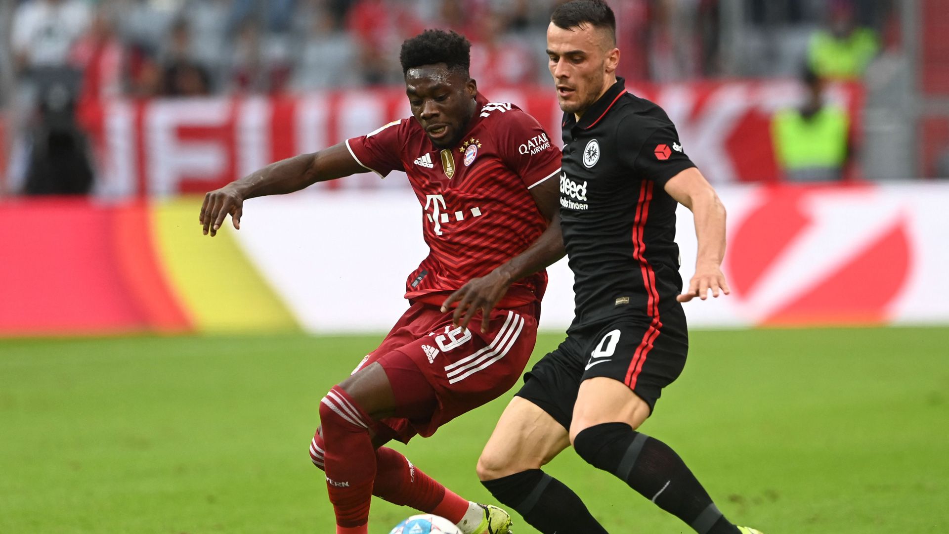 Alphonso Davies FC Bayern Frankfurt 031021