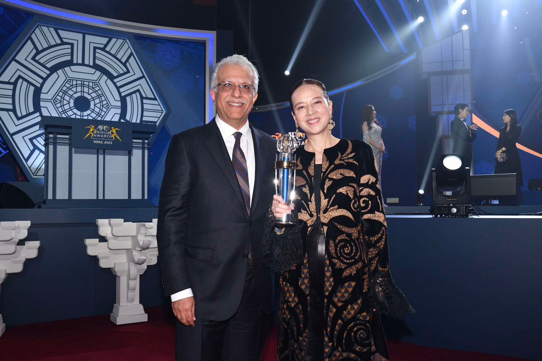 นวลพรรณ ล่ำซำ