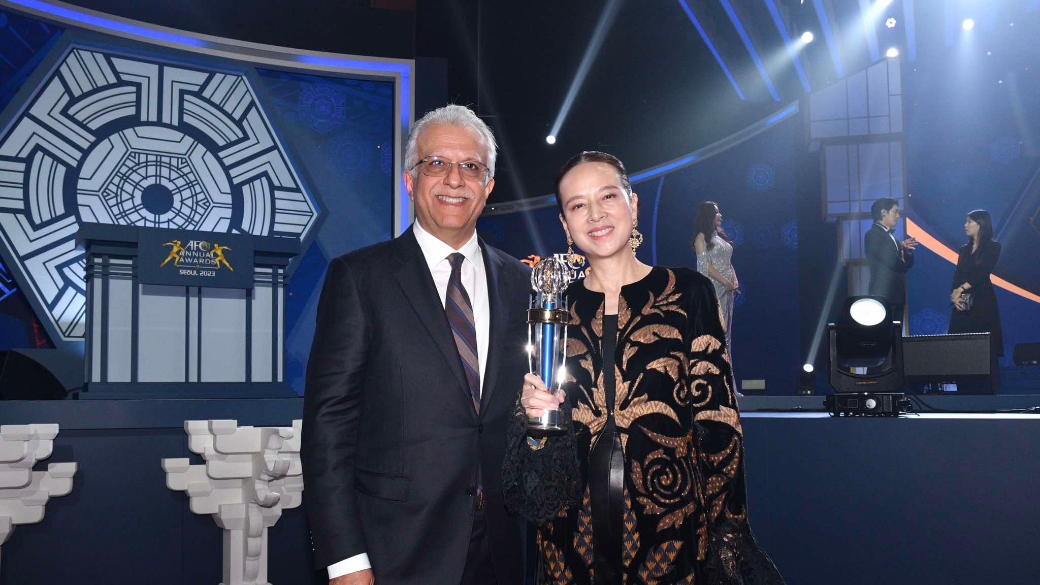 นวลพรรณ ล่ำซำ