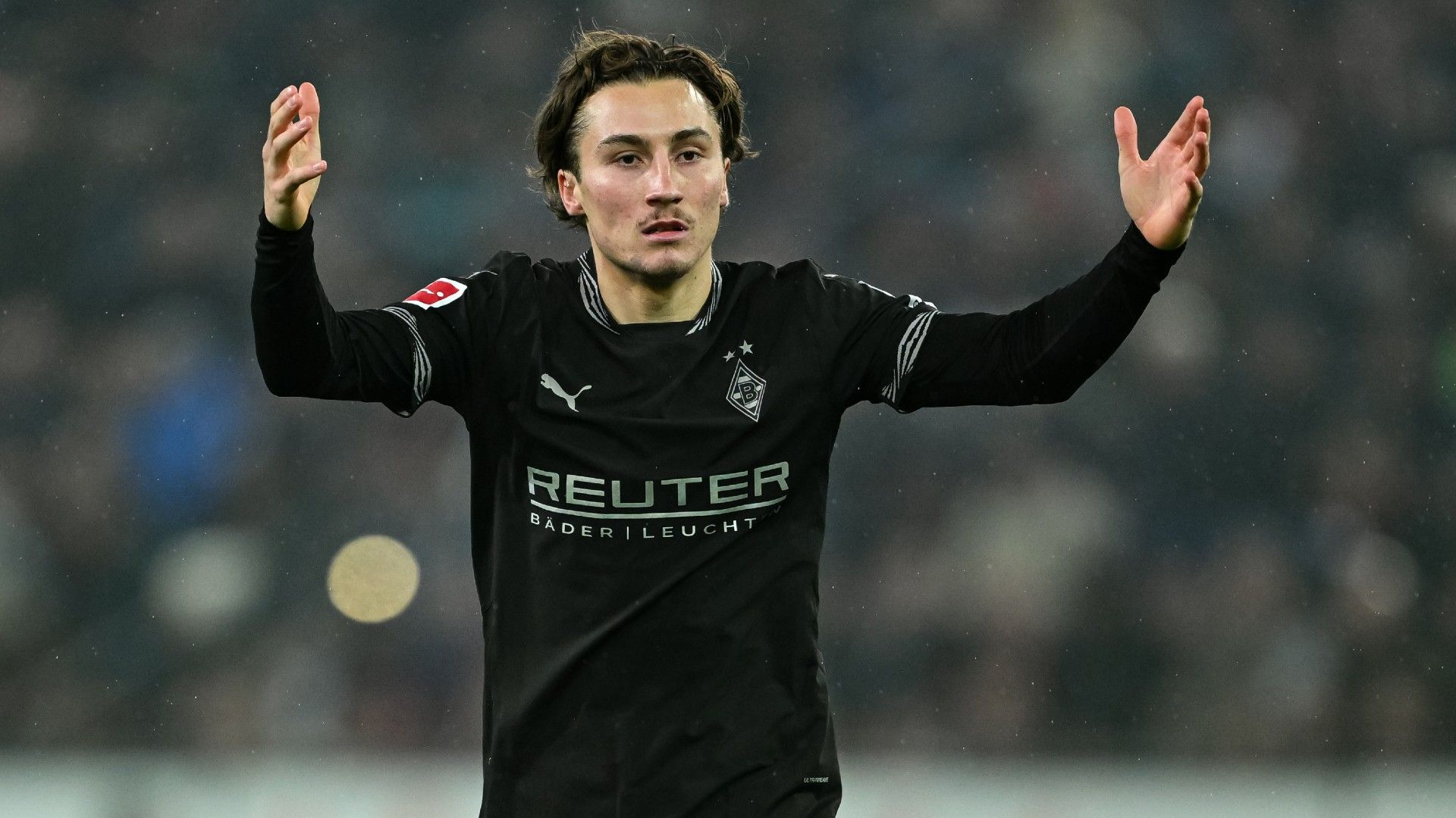  Rocco Reitz of Moenchengladbach