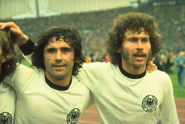 Gerd Müller (r.), hier mit Paul Breitner, gewann unter anderem den Weltmeisterschaft