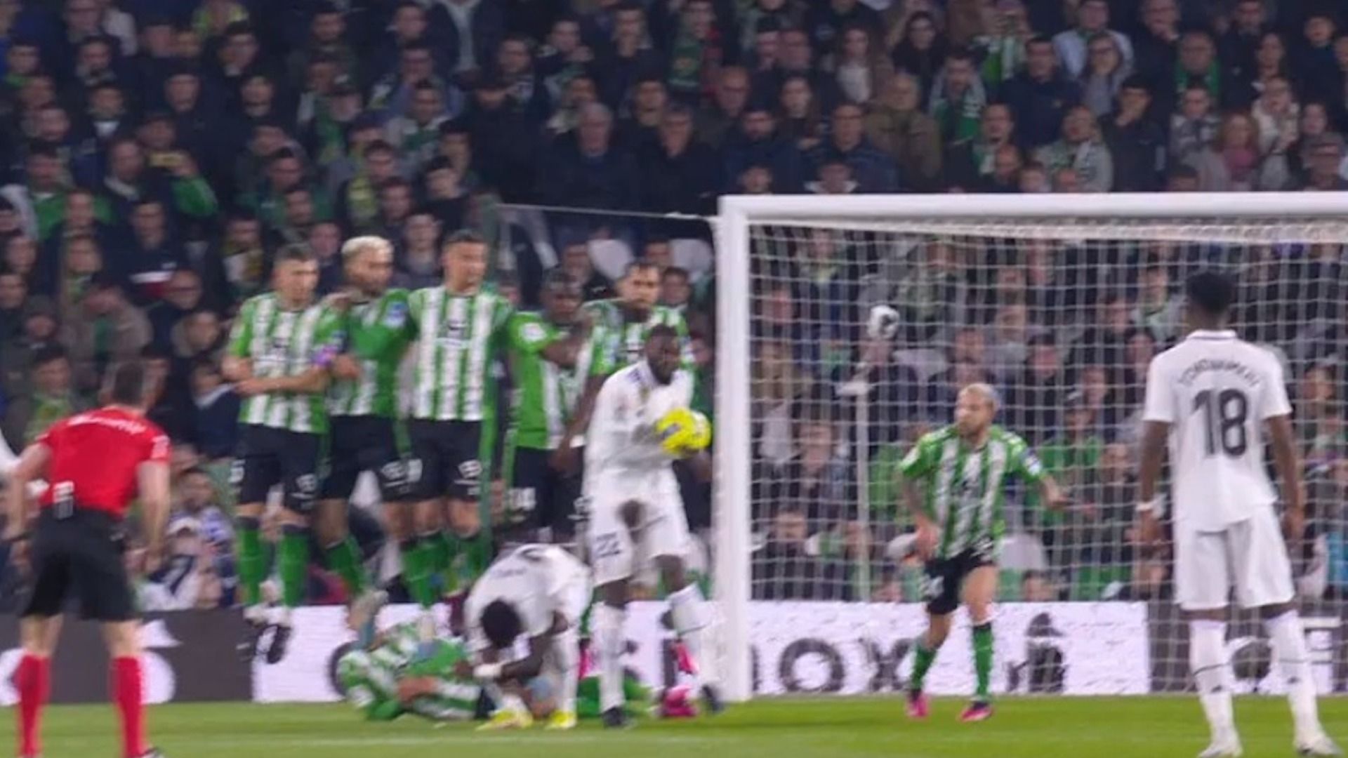 Mano Rudiger Betis Real Madrid