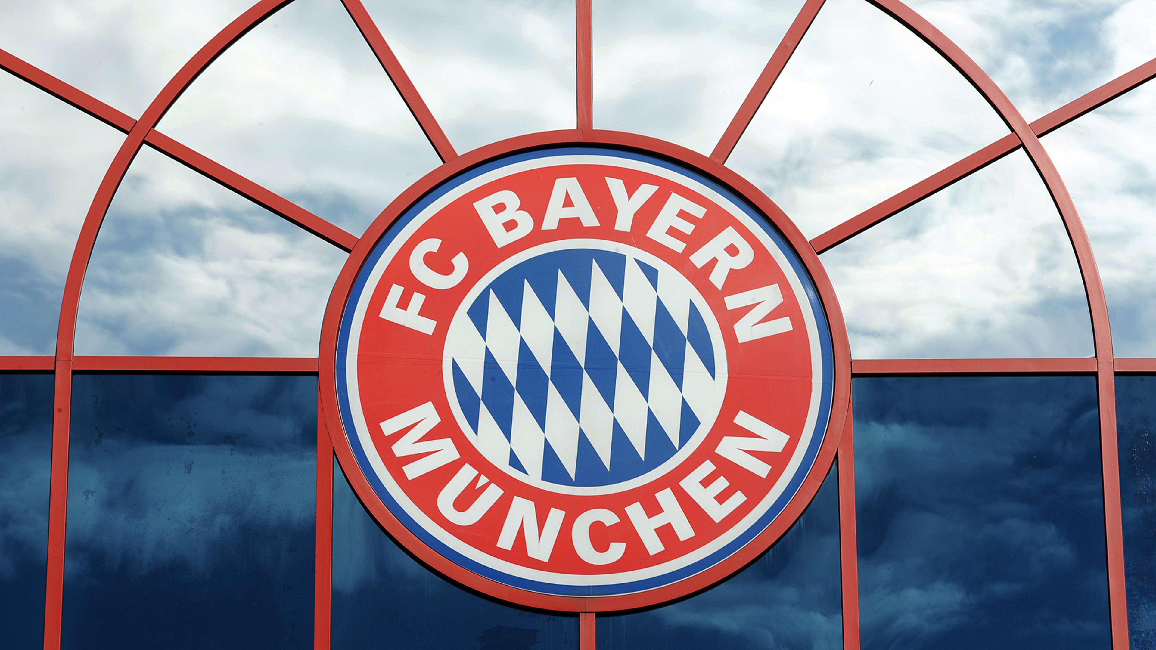 FC Bayern Logo 08022010