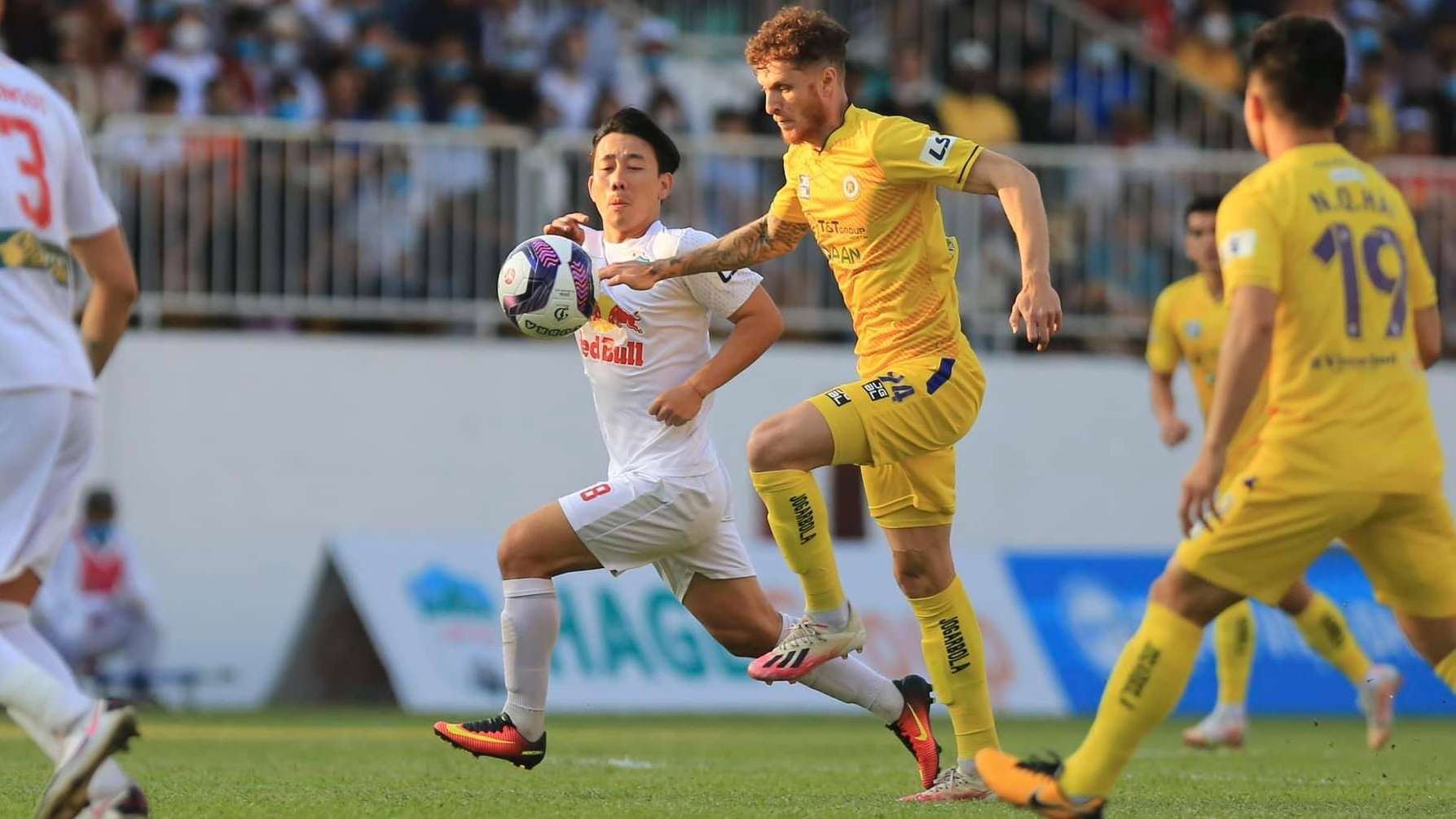 Tran Minh Vuong Geovane Magno HAGL Hoang Anh Gia Lai vs Ha Noi FC 2021 V.League