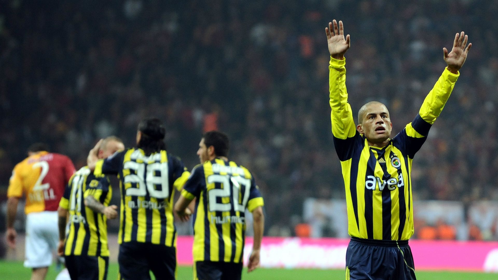 Galatasaray Fenerbahce Alex de Souza 2011