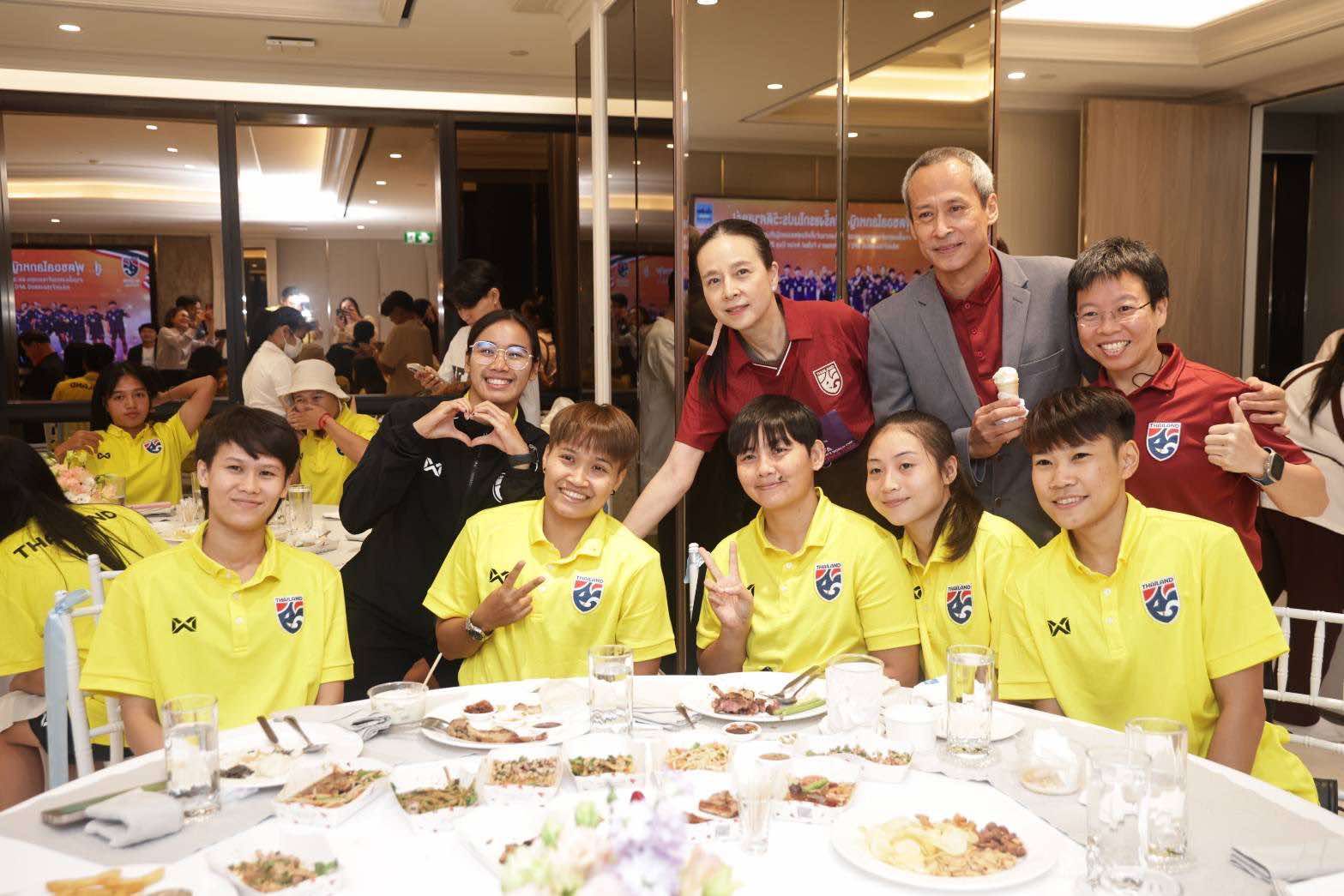 นวลพรรณ ล่ำซำ