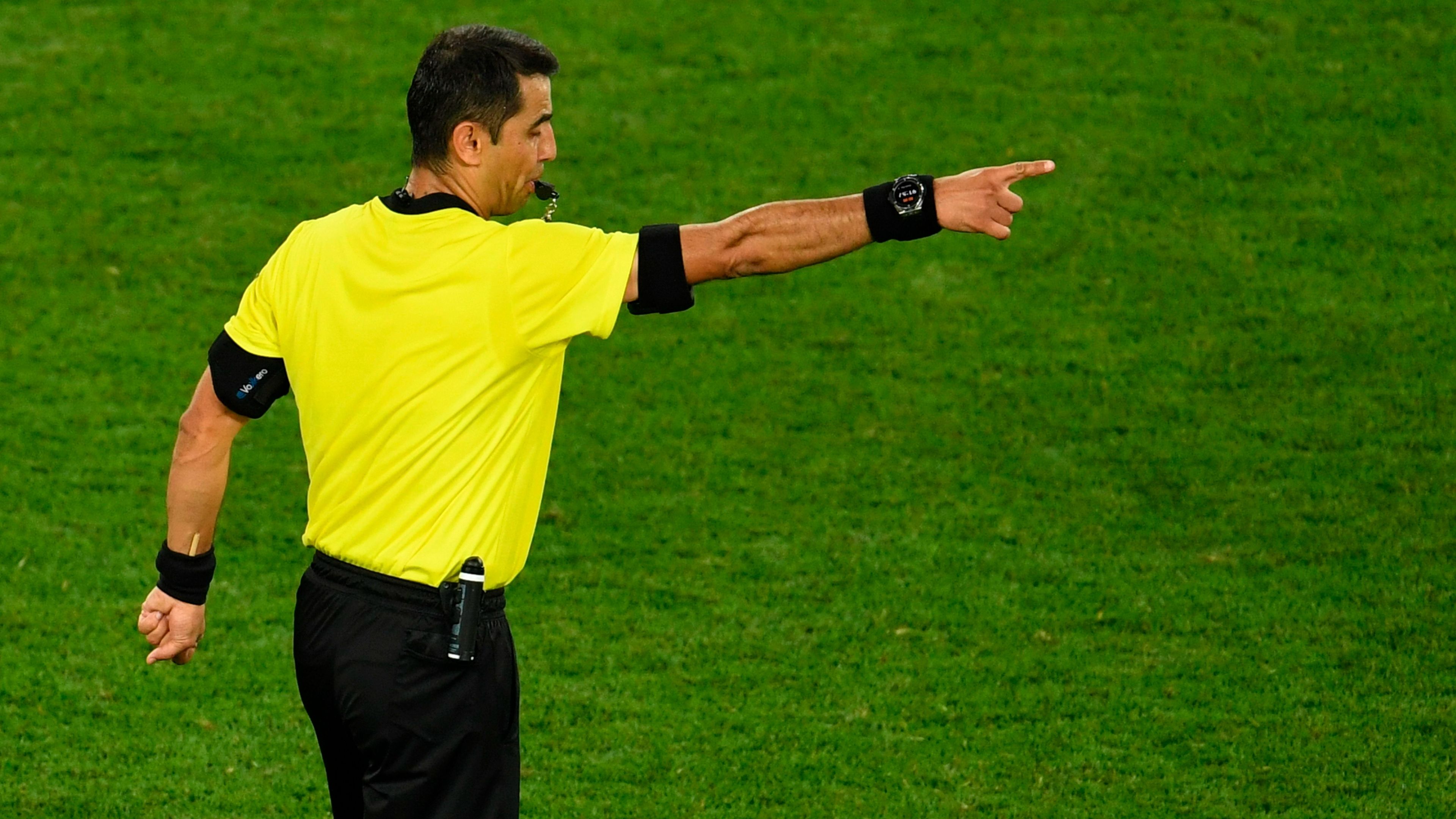 Referee