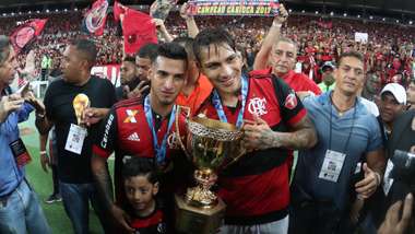 Paolo Guerrero Miguel Trauco Flamengo campeao Carioca 07052017