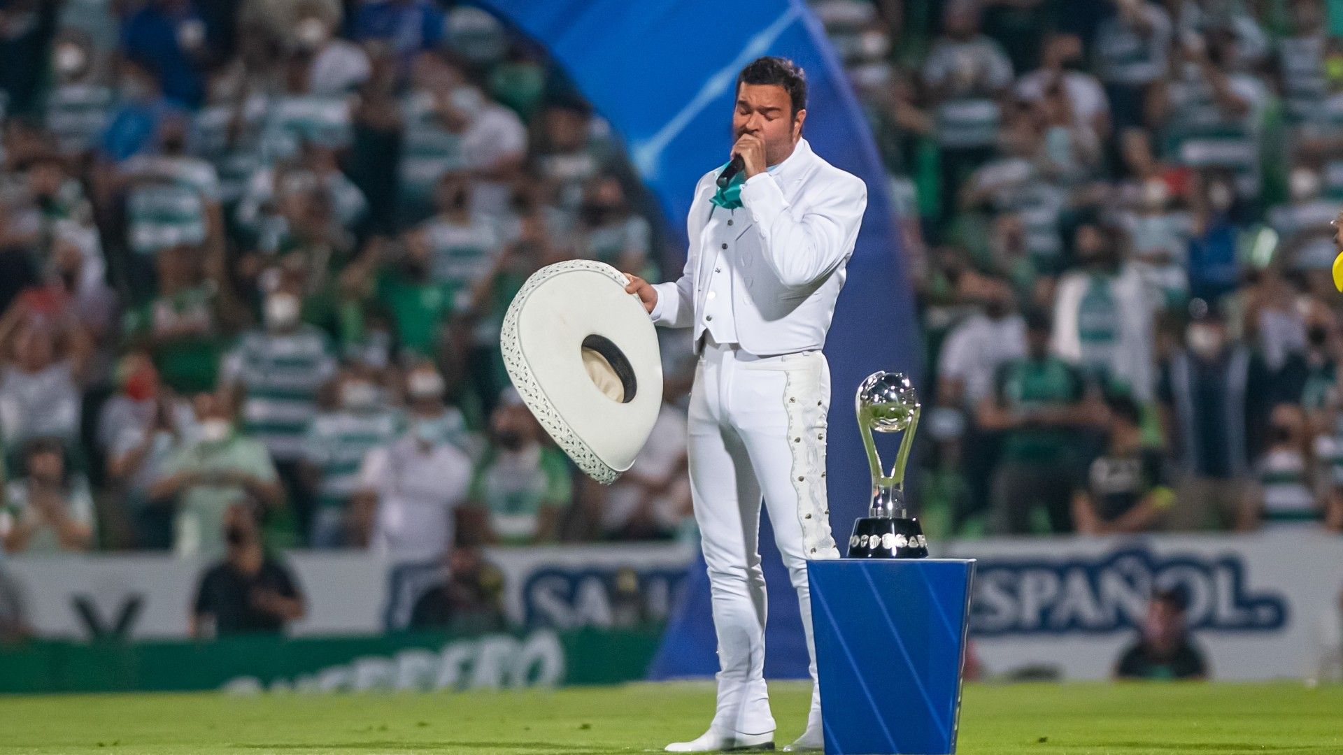 Pablo Montero Himno Cruz Azul vs Santos