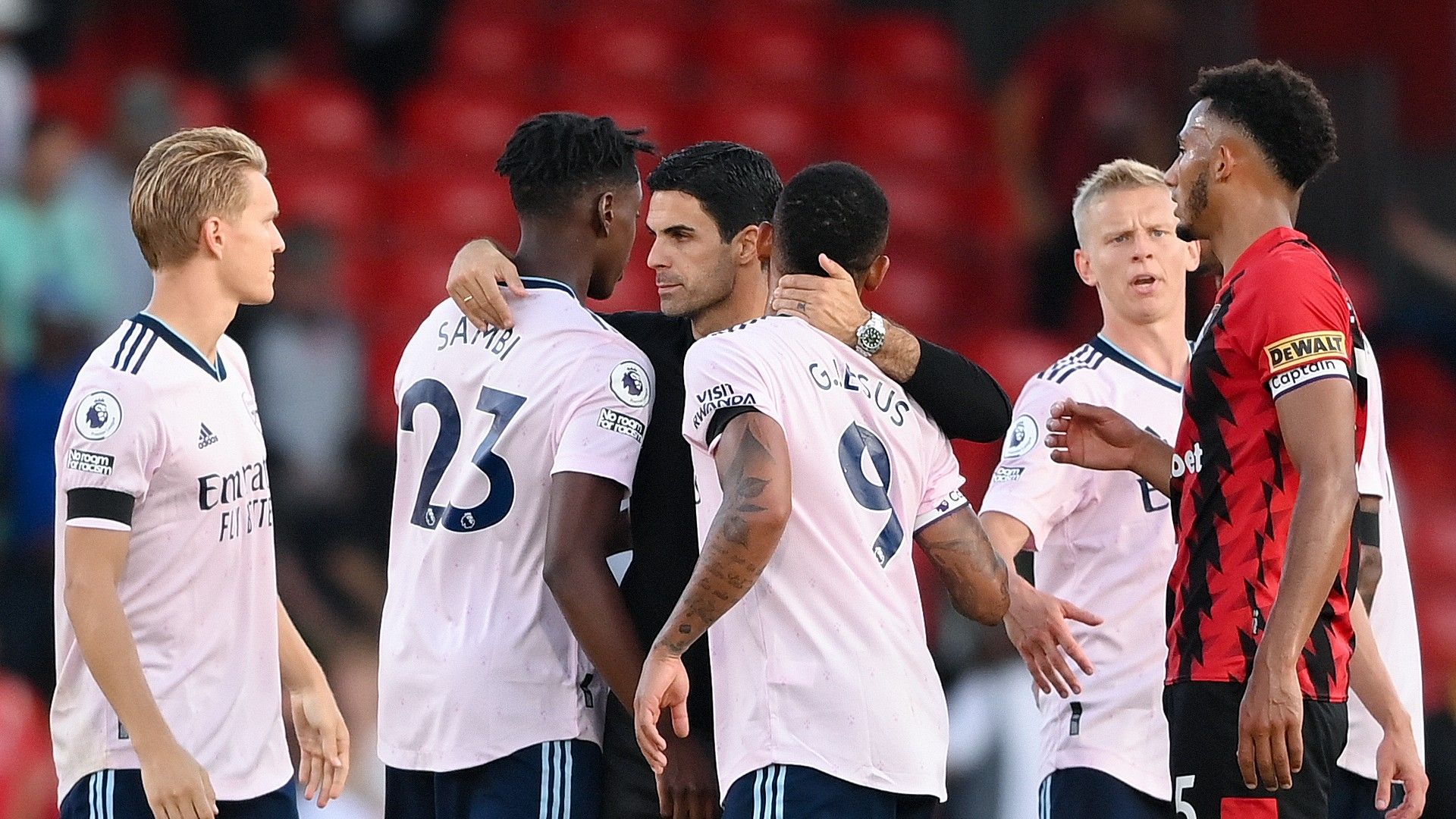 Arteta hugs Jesus Arsenal 2022