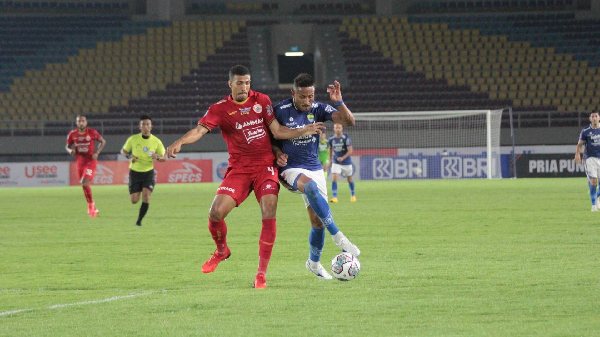 Persija Jakarta vs Persib Bandung - Yann Motta vs Wander Luiz