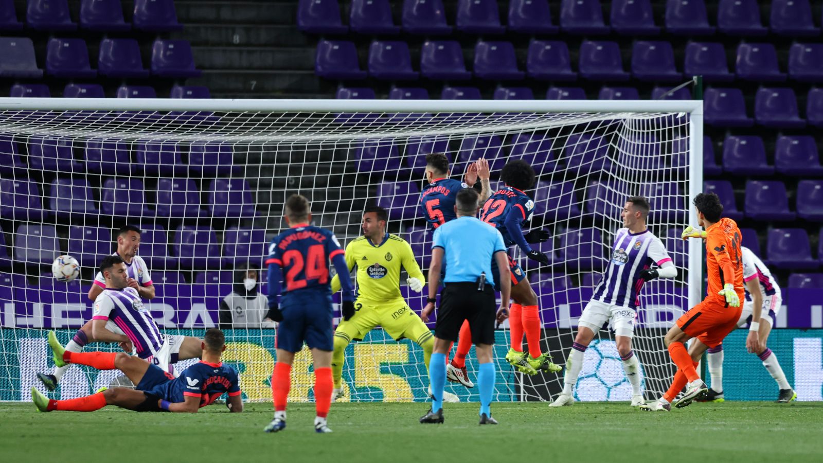 Bono, Valladolid vs. Sevilla