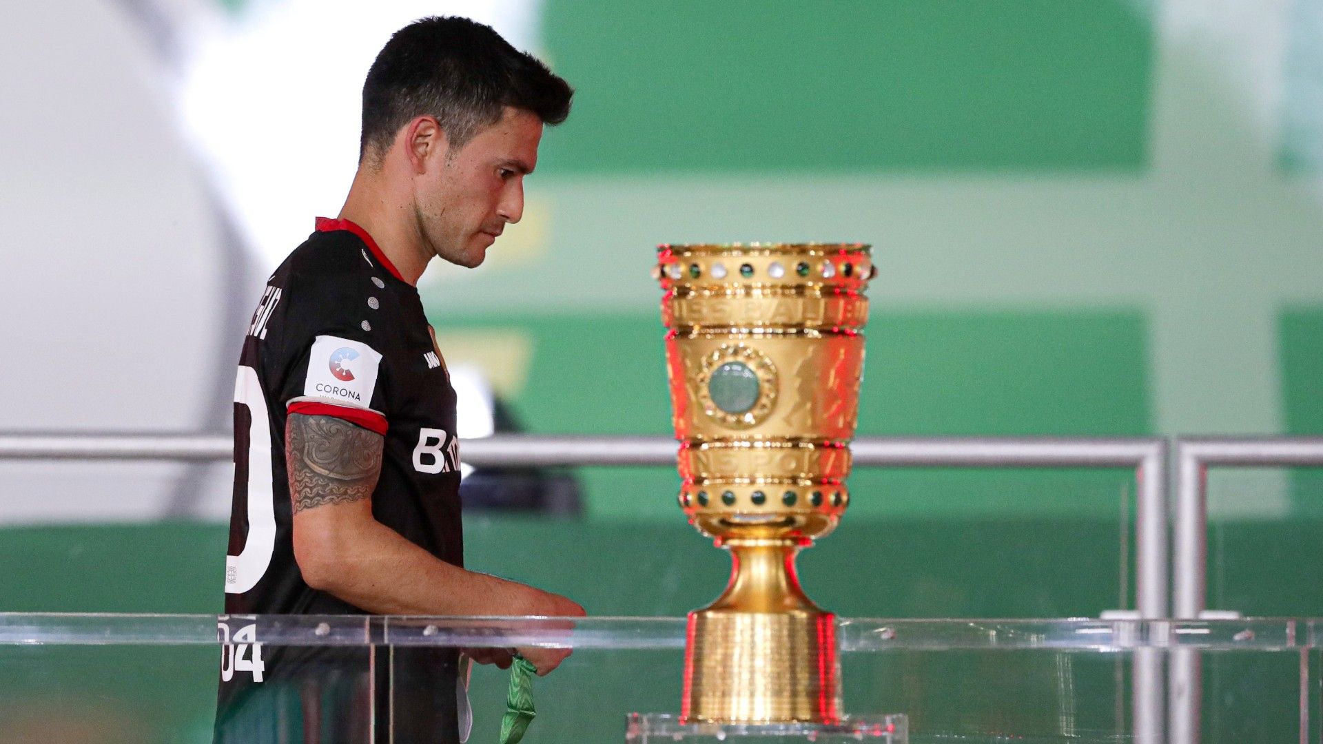 Charles Aránguiz Pokal Bayern Bayer