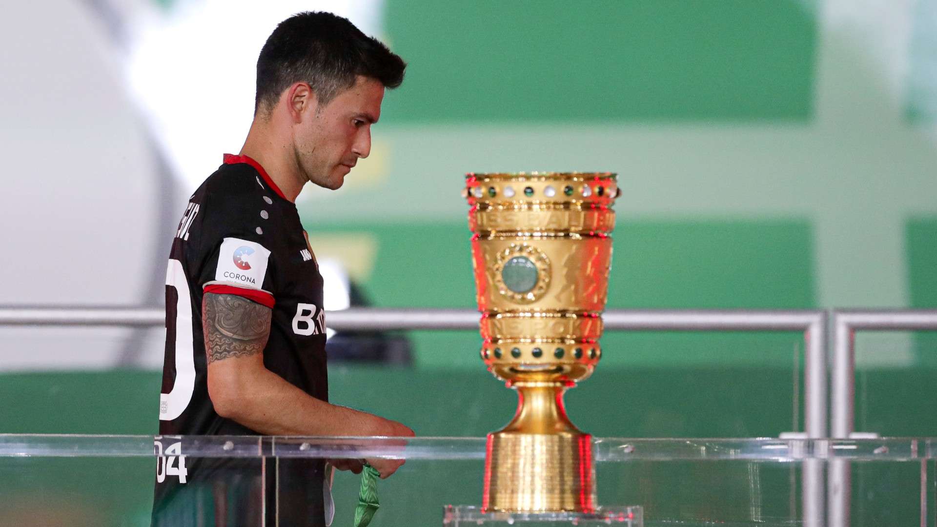 Charles Aránguiz Pokal Bayern Bayer