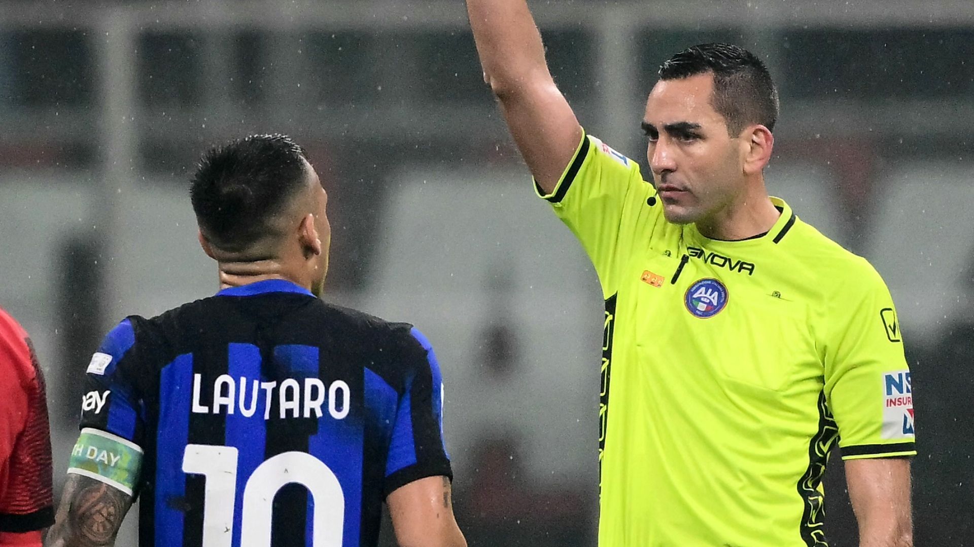 Lautaro Martinez ammonizione