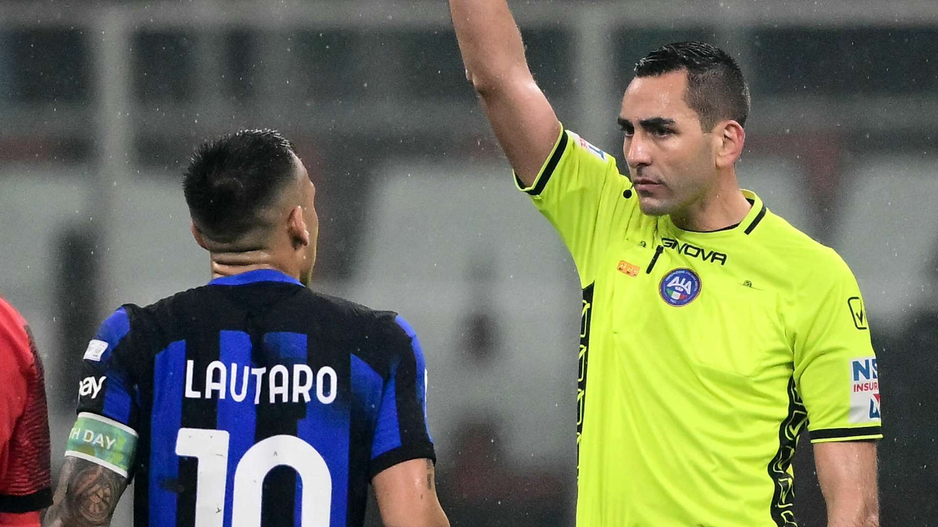 Lautaro Martinez ammonizione