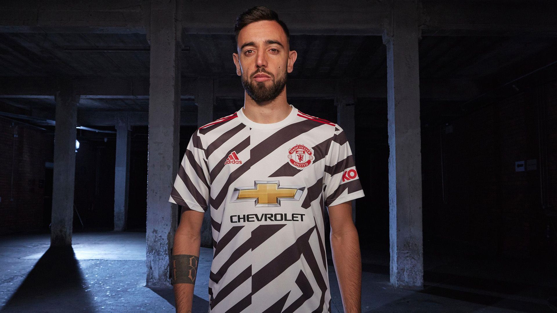 Bruno Fernandes Manchester United third kit 2020-21