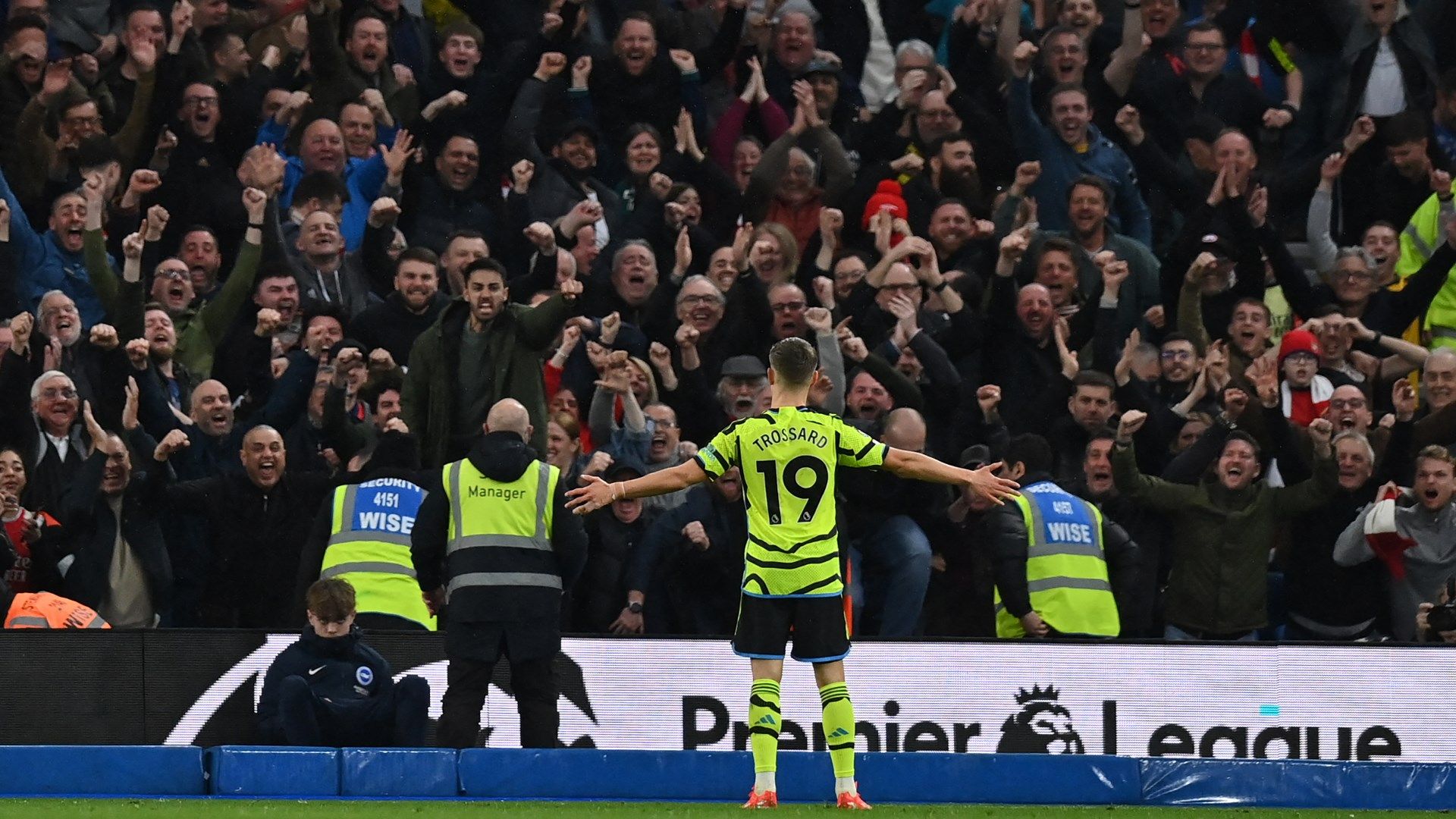 Leandro Trossard celebrating his goal for Arsenal against Brighton 2023-24