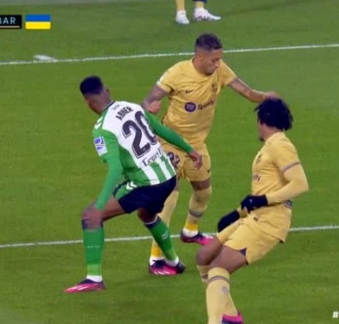 Posible penalti Raphinha Betis Barcelona