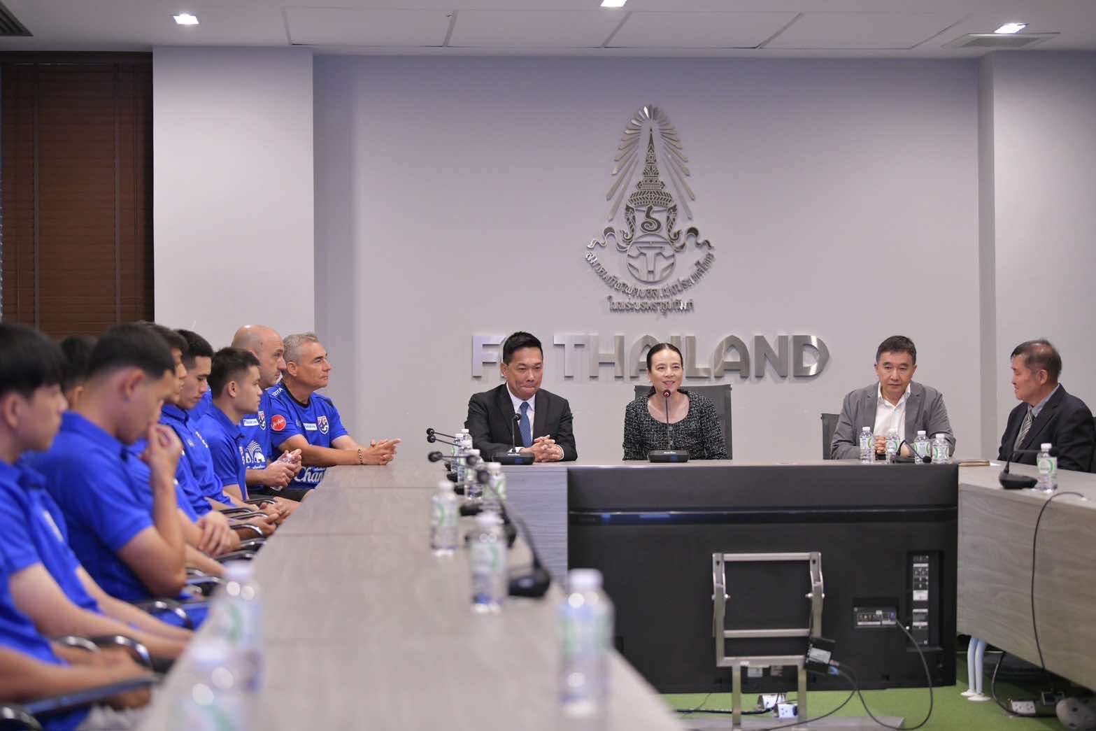 นวลพรรณ ล่ำซำ