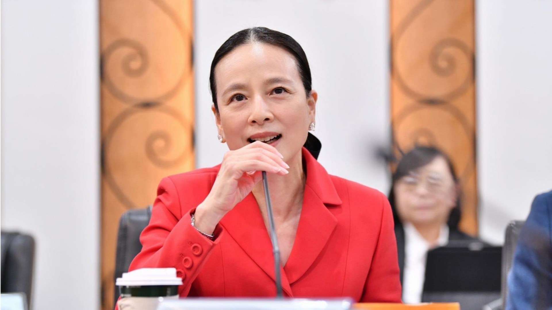 นวลพรรณ ล่ำซำ