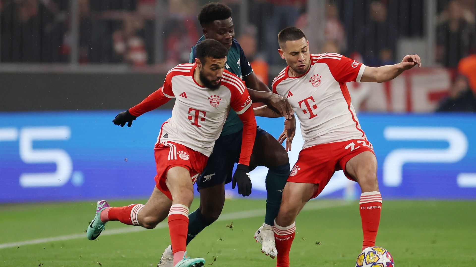 Noussair Mazraoui FC Bayern 17042024