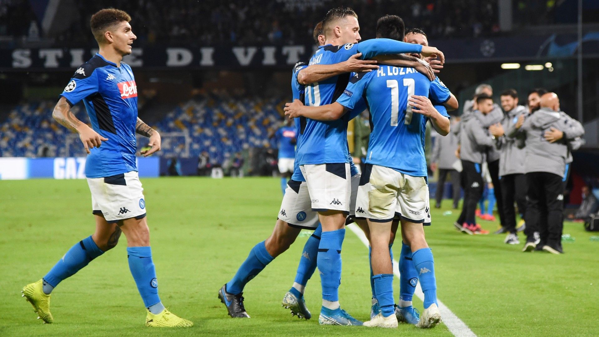 Napoli celebrating
