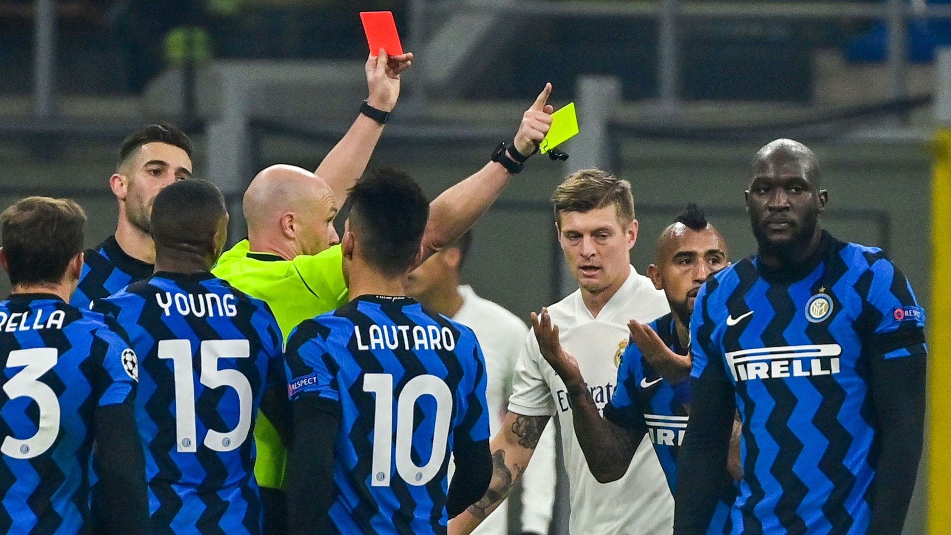 Inter Real Madrid 251120 Roja a Arturo Vidal