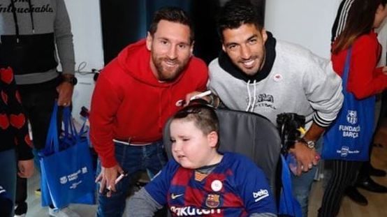 Luis Suarez Lionel Messi FC Barcelona visiting a children's hospital