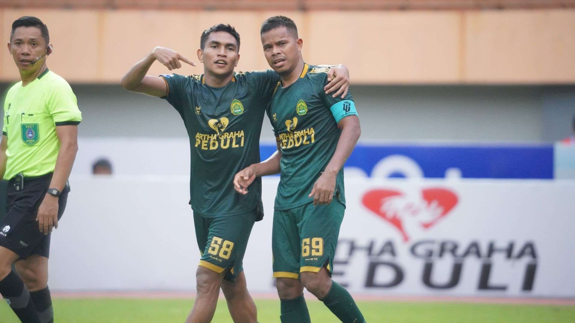 Manahati Lestusen & Frengky Missa - Persikabo 1973